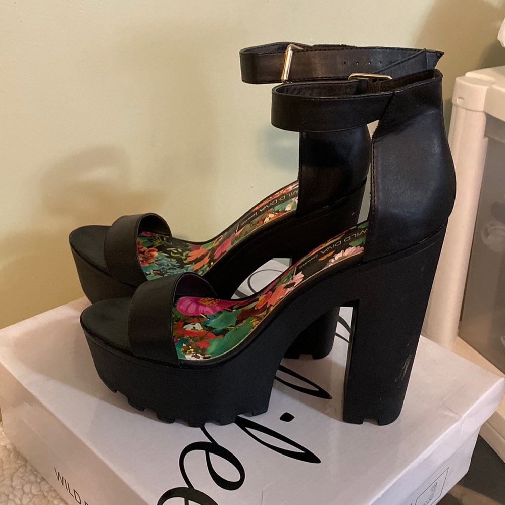 Black heel slightly worn